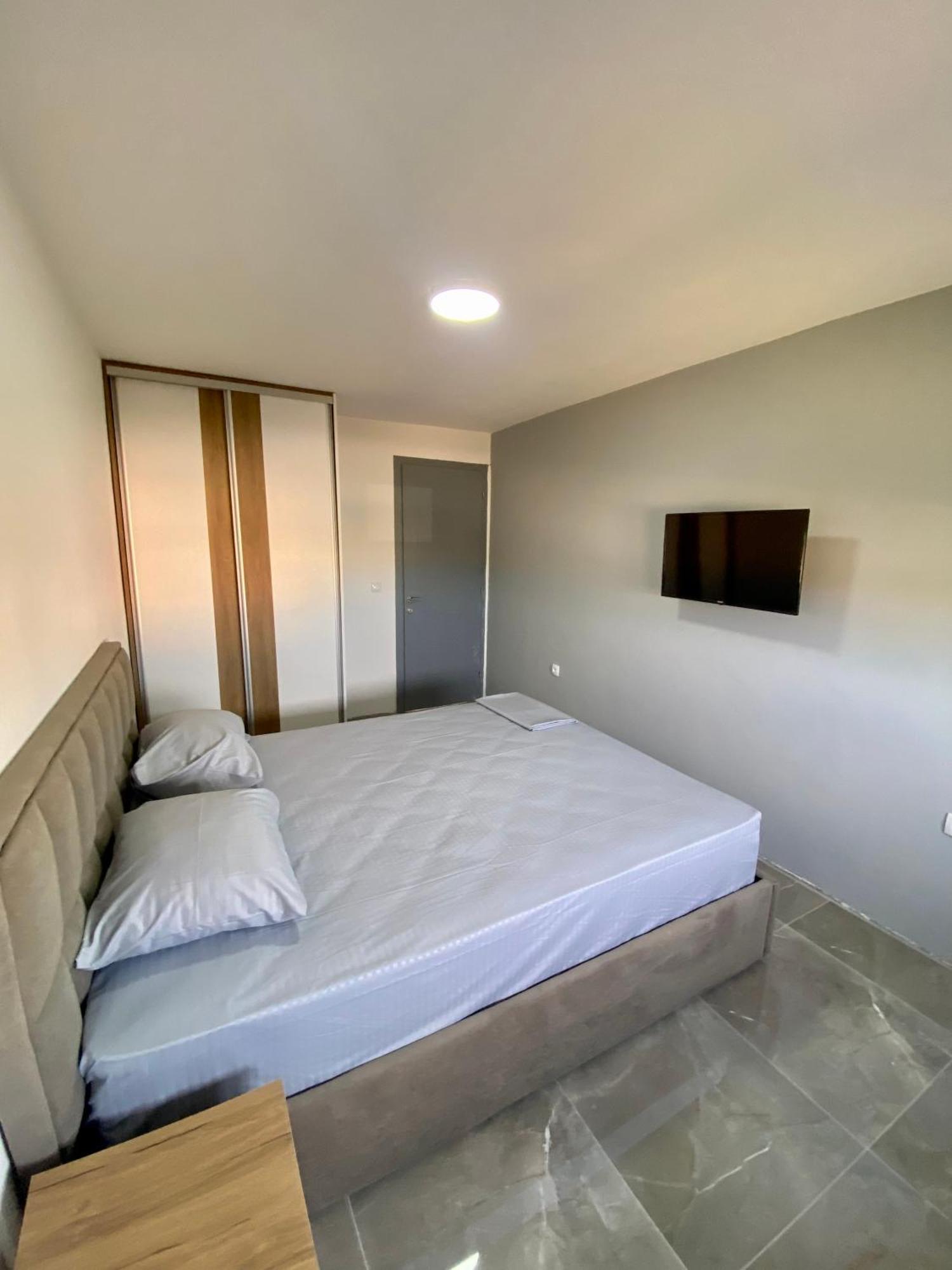 Etna Apartments Ulcinj Bilik gambar