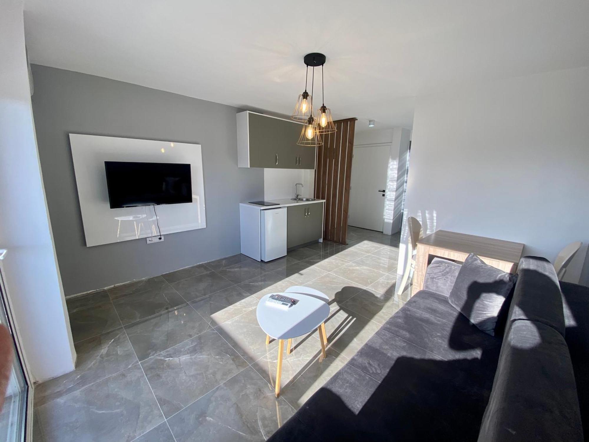 Etna Apartments Ulcinj Bilik gambar